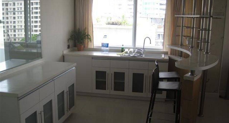 Condo en alquiler de 3 habitaciones en Khlong Toei, Bangkok