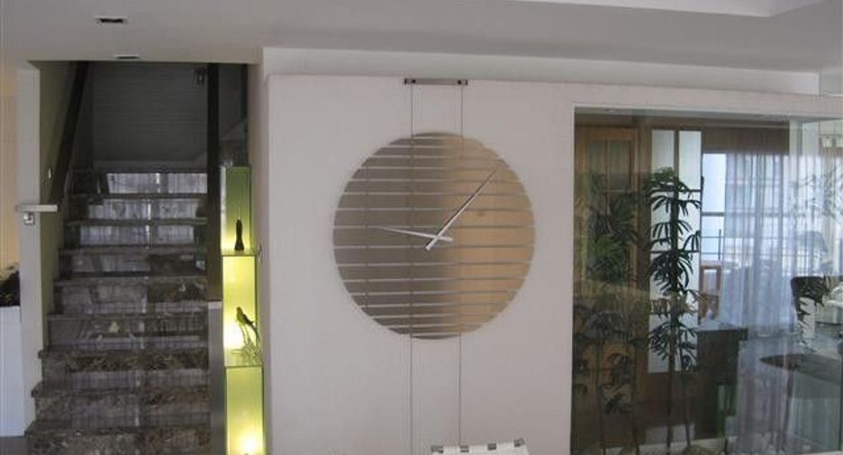 Condo en alquiler de 3 habitaciones en Khlong Toei, Bangkok