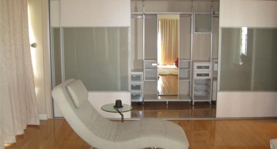 Condo en alquiler de 3 habitaciones en Khlong Toei, Bangkok
