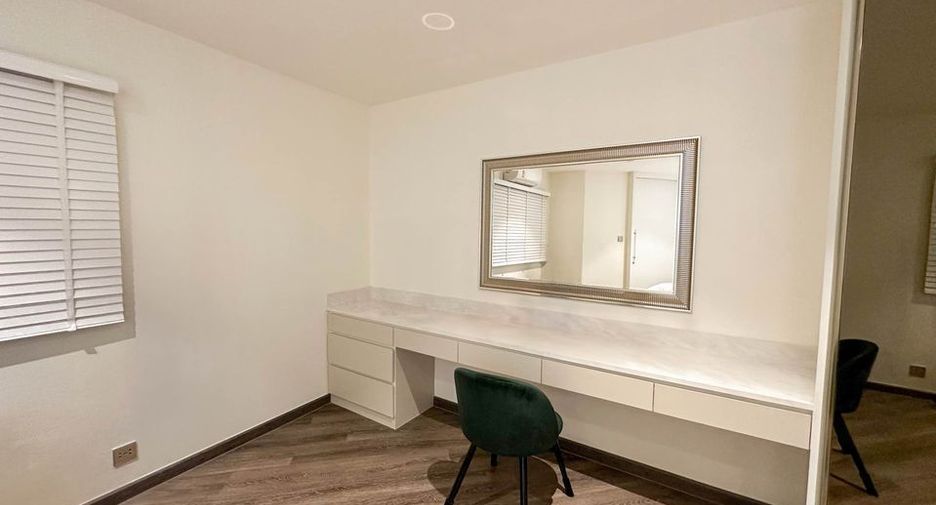 For sale 2 bedrooms condo in Watthana, Bangkok
