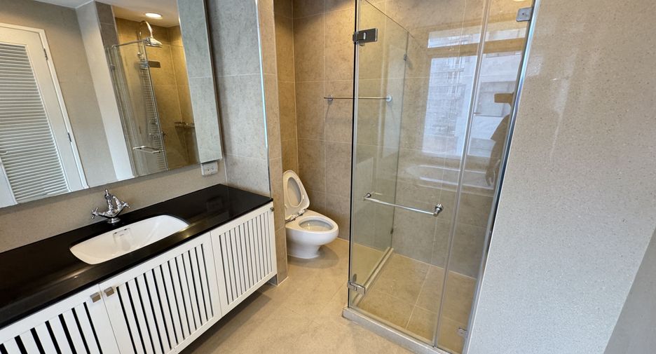 For rent 4 bedrooms condo in Watthana, Bangkok