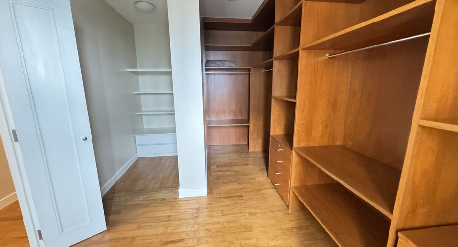 For rent 4 bedrooms condo in Watthana, Bangkok