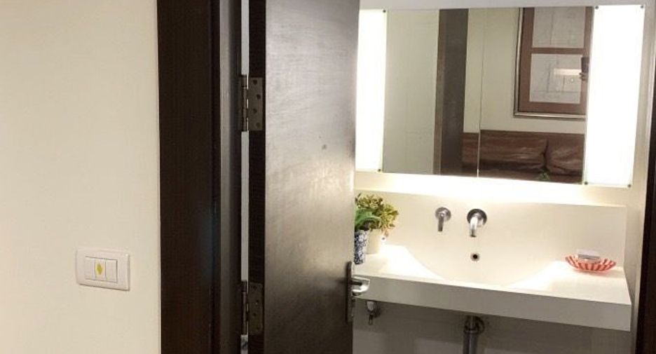 For rent 1 bed condo in Huai Khwang, Bangkok