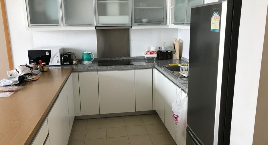 For sale 1 bed condo in Khlong Toei, Bangkok