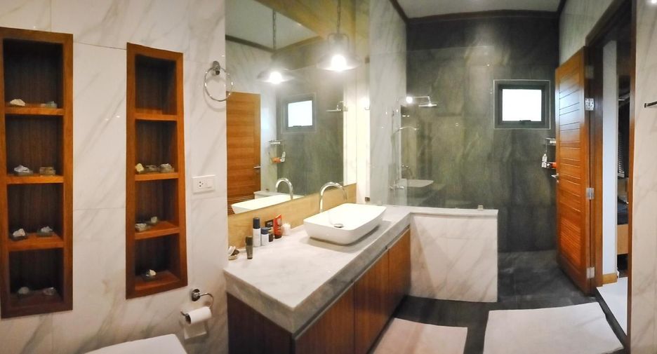 For rent 3 bedrooms villa in Mueang Phuket, Phuket