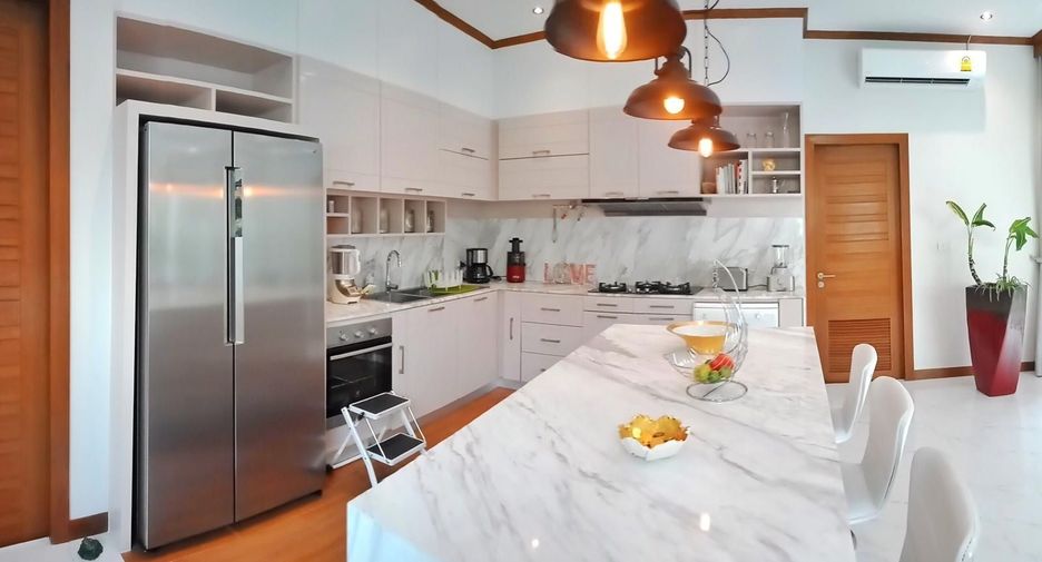For rent 3 bedrooms villa in Mueang Phuket, Phuket