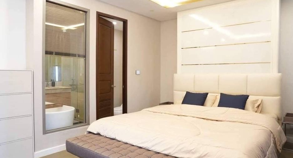 For rent 2 bedrooms condo in Huai Khwang, Bangkok