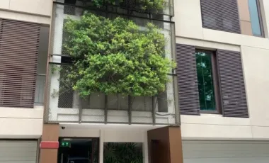 Condo en alquiler de 3 habitaciones en Yan Nawa, Bangkok