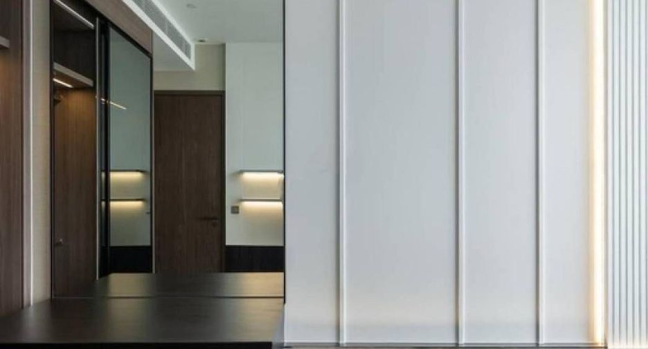 For sale 3 bedrooms condo in Khlong Toei, Bangkok