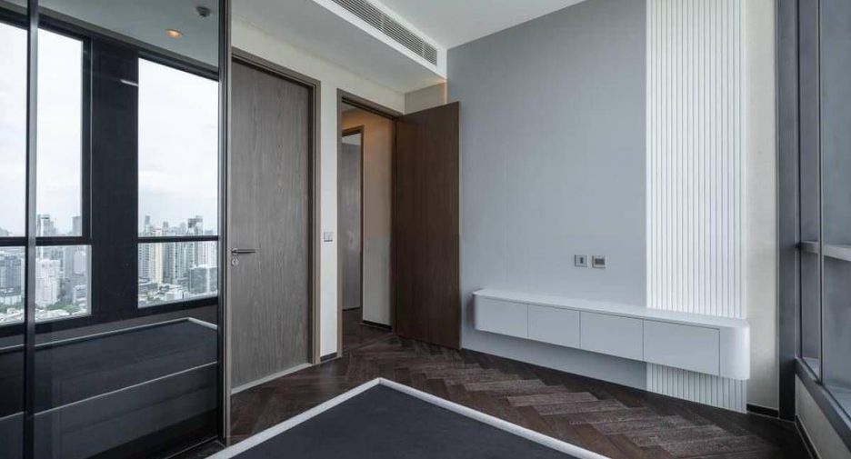 For sale 3 bedrooms condo in Khlong Toei, Bangkok