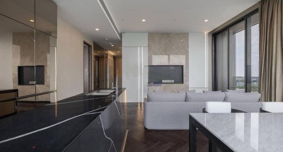 For sale 3 bedrooms condo in Khlong Toei, Bangkok