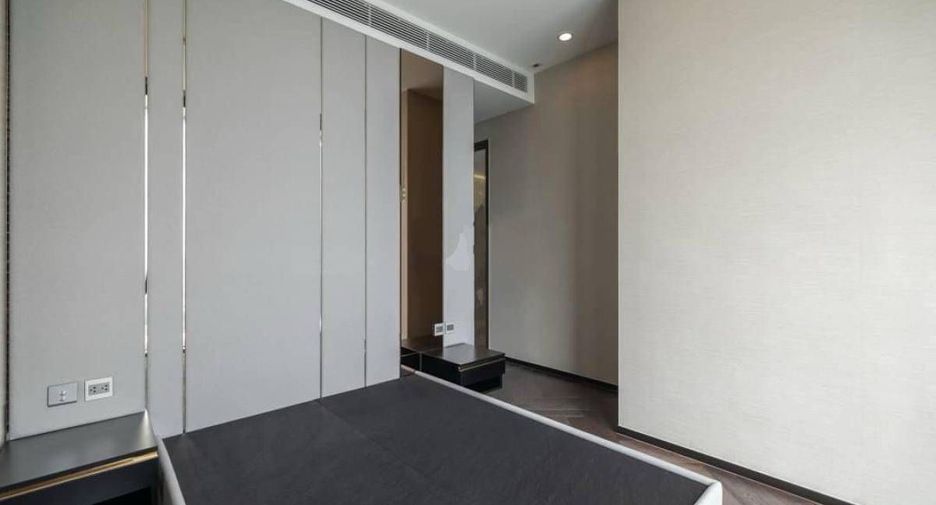 For sale 3 bedrooms condo in Khlong Toei, Bangkok