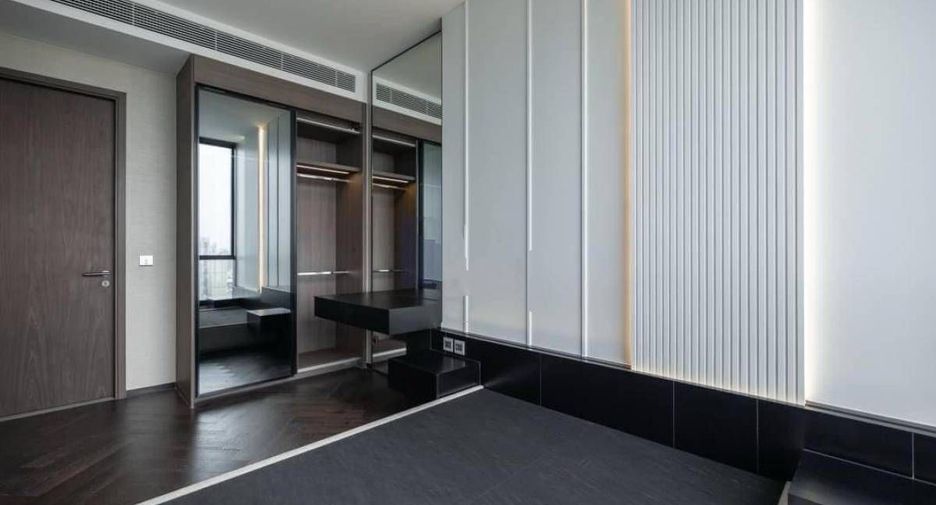 For sale 3 bedrooms condo in Khlong Toei, Bangkok