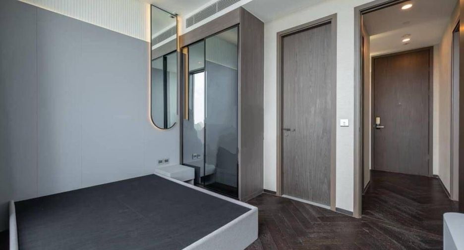For sale 3 bedrooms condo in Khlong Toei, Bangkok