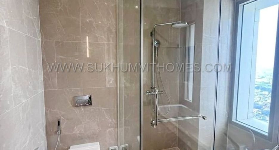 For rent 4 bedrooms condo in Khlong San, Bangkok