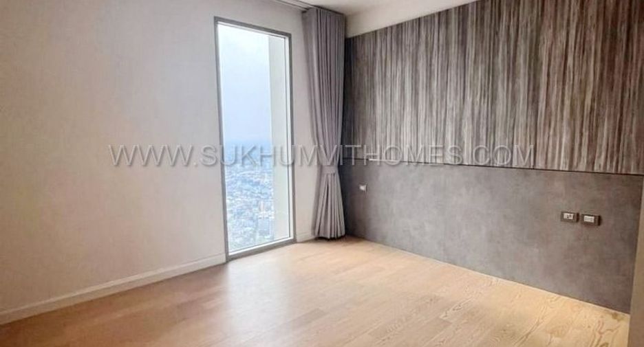 For rent 4 bedrooms condo in Khlong San, Bangkok