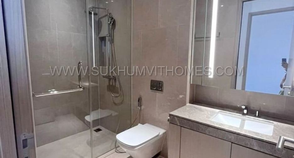For rent 4 bedrooms condo in Khlong San, Bangkok