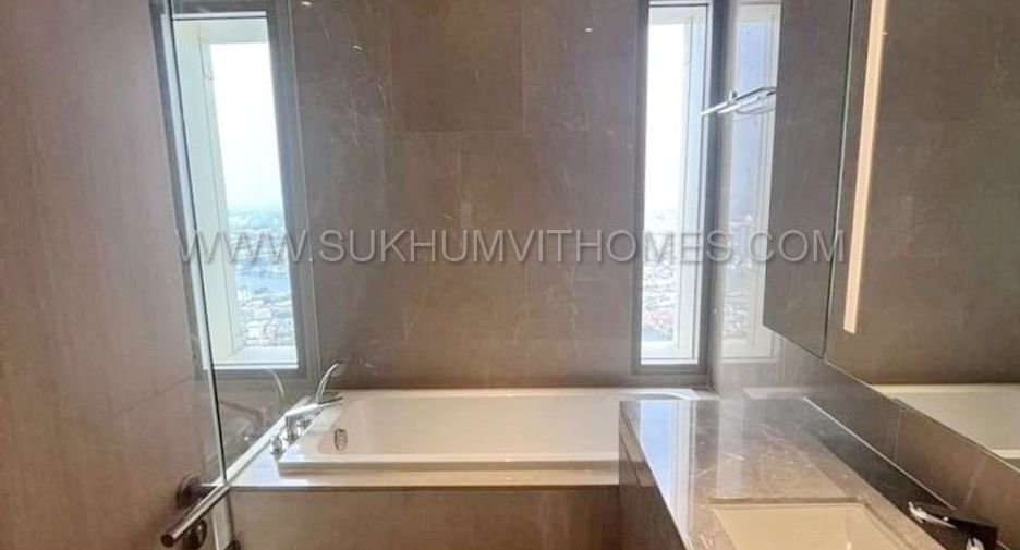 For rent 4 bedrooms condo in Khlong San, Bangkok