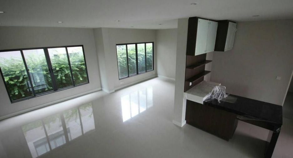 For sale 4 ベッドルーム house in Prawet, Bangkok