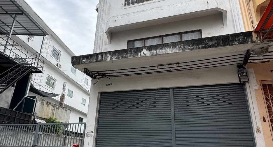 For rent 3 bedrooms retail Space in Bang Khun Thian, Bangkok