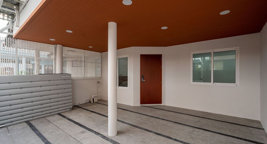 Casa adosada en venta de 3 habitaciones en Huai Khwang, Bangkok
