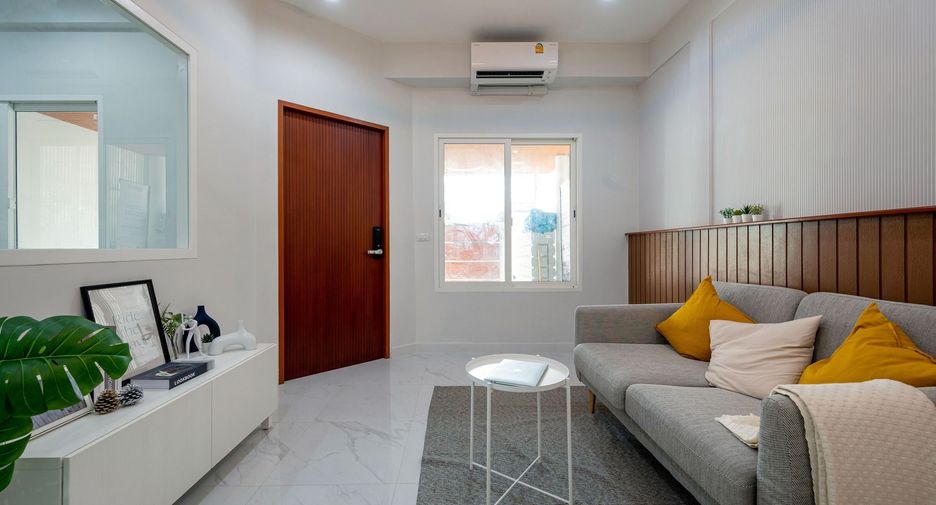 Casa adosada en venta de 3 habitaciones en Huai Khwang, Bangkok