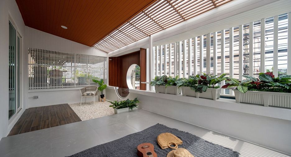 Casa adosada en venta de 3 habitaciones en Huai Khwang, Bangkok