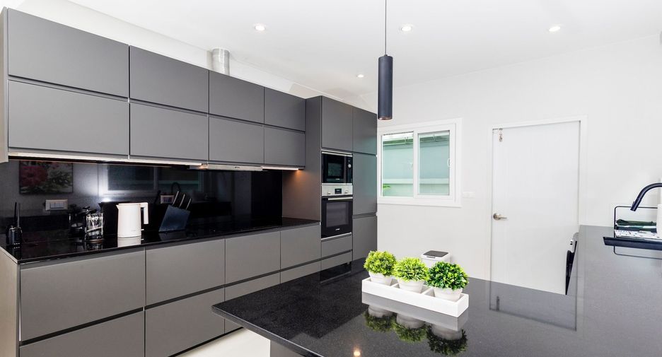For rent 4 bedrooms house in Thalang, Phuket