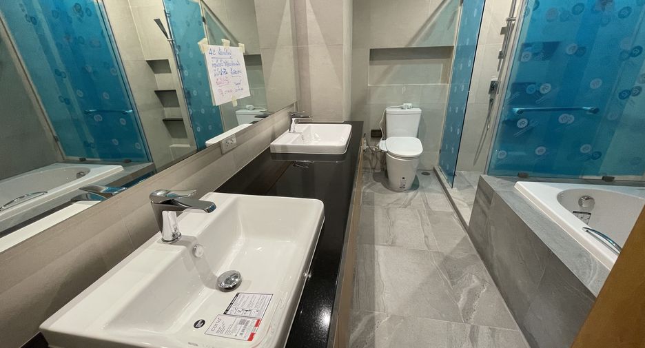 For rent 2 bedrooms condo in Watthana, Bangkok