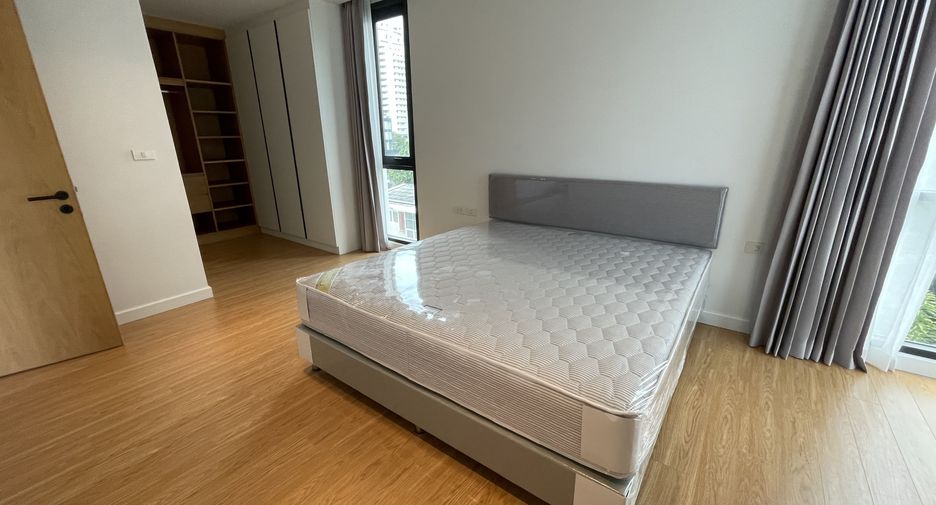 For rent 2 bedrooms condo in Watthana, Bangkok