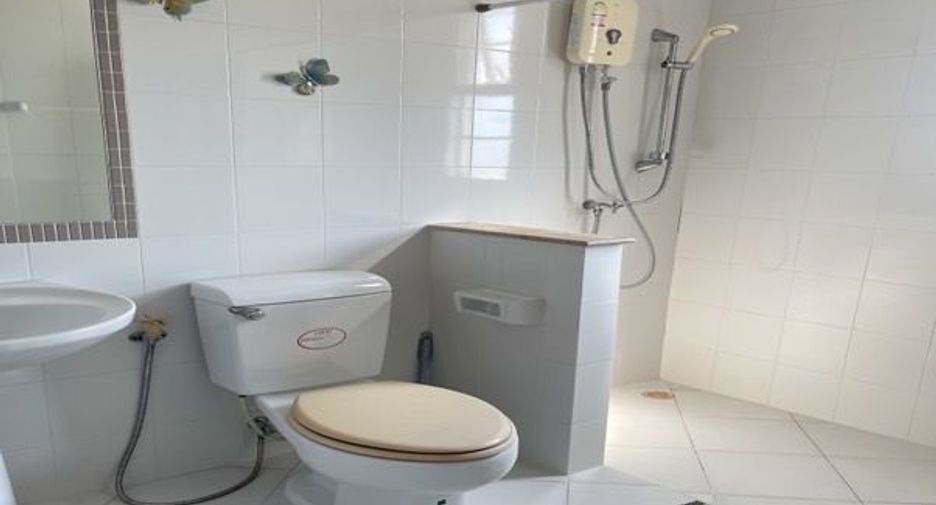For rent 4 bedrooms house in Bang Na, Bangkok