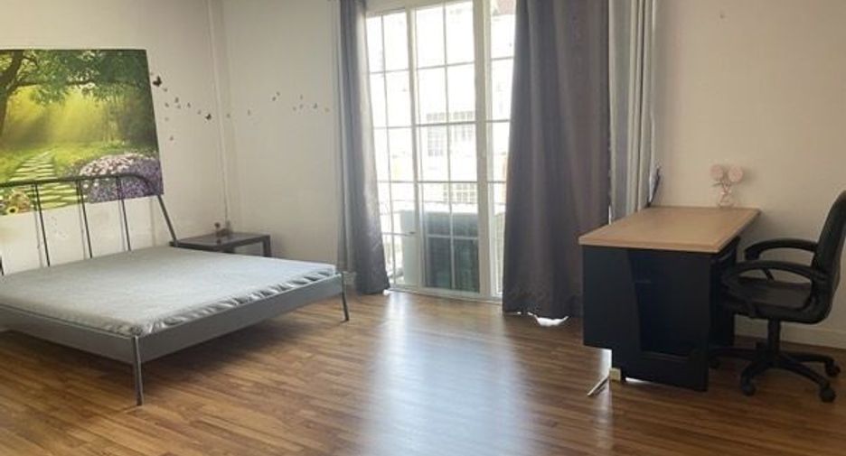 For rent 4 bedrooms house in Bang Na, Bangkok