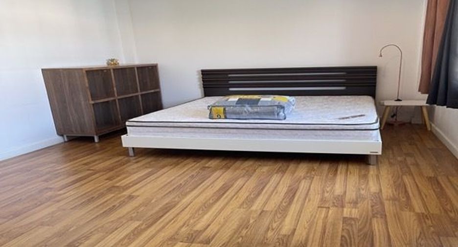 For rent 4 bedrooms house in Bang Na, Bangkok