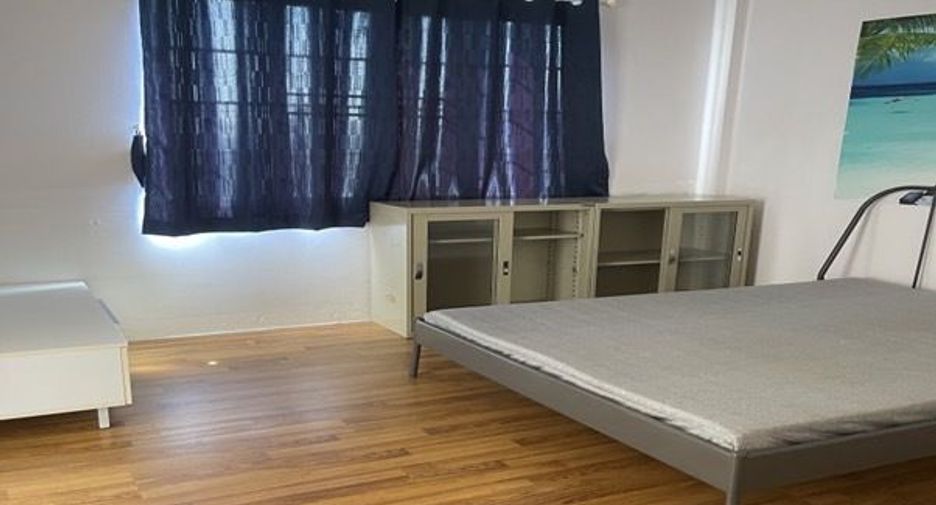 For rent 4 bedrooms house in Bang Na, Bangkok
