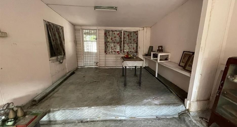 For sale 2 bedrooms retail Space in Pom Prap Sattru Phai, Bangkok
