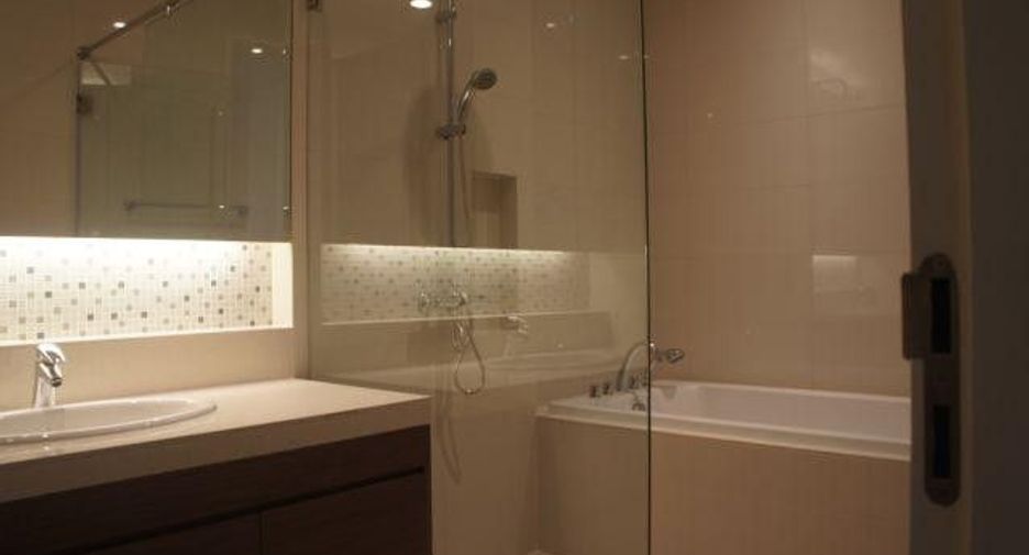 For rent 3 bedrooms condo in Khlong Toei, Bangkok