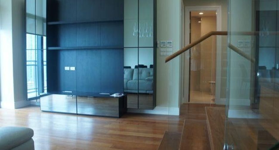 For rent 3 bedrooms condo in Khlong Toei, Bangkok