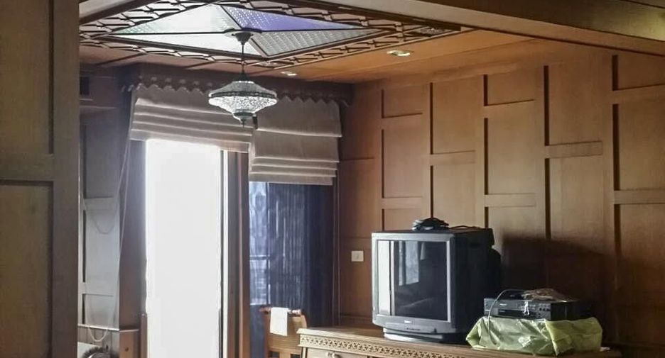 For rent 3 bedrooms condo in Bang Rak, Bangkok