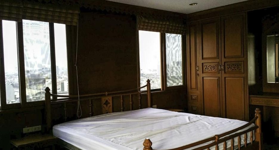 For rent 3 bedrooms condo in Bang Rak, Bangkok