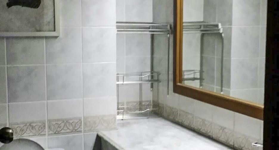 For rent 3 bedrooms condo in Bang Rak, Bangkok