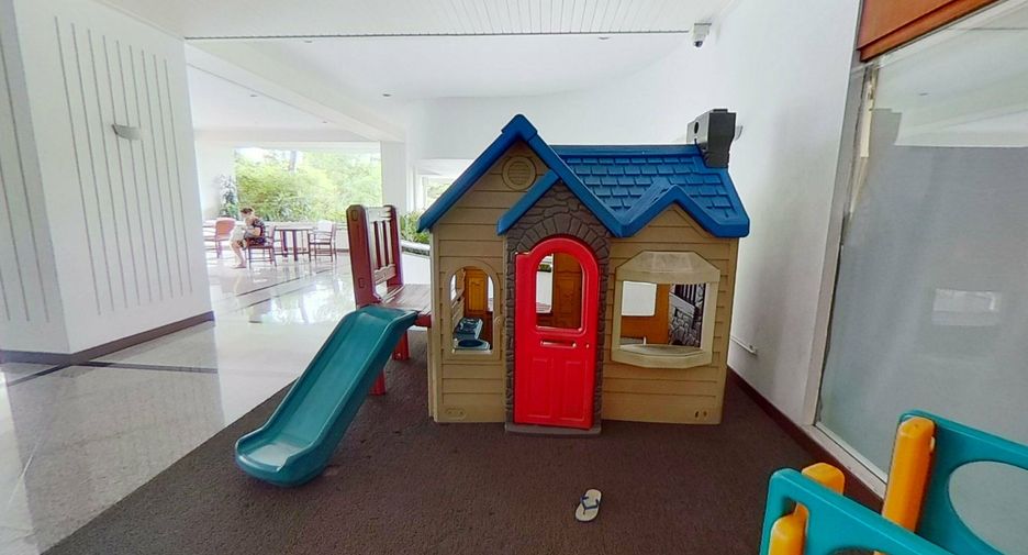 For rent 3 bedrooms condo in Sathon, Bangkok