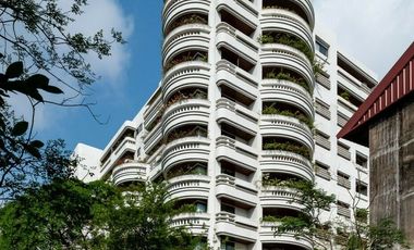 For rent 3 bedrooms condo in Sathon, Bangkok