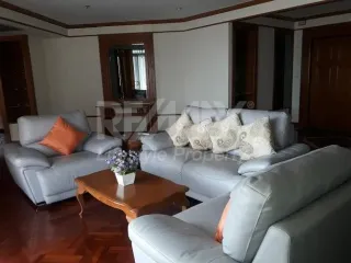 For rent 4 bedrooms condo in Khlong Toei, Bangkok