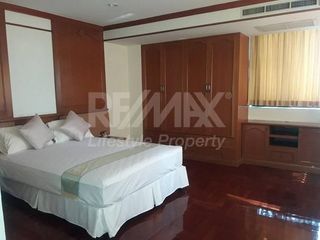 For rent 4 bedrooms condo in Khlong Toei, Bangkok