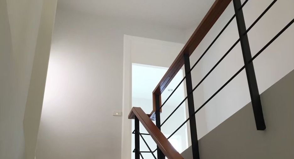 For sale 6 bedrooms house in Wang Thonglang, Bangkok
