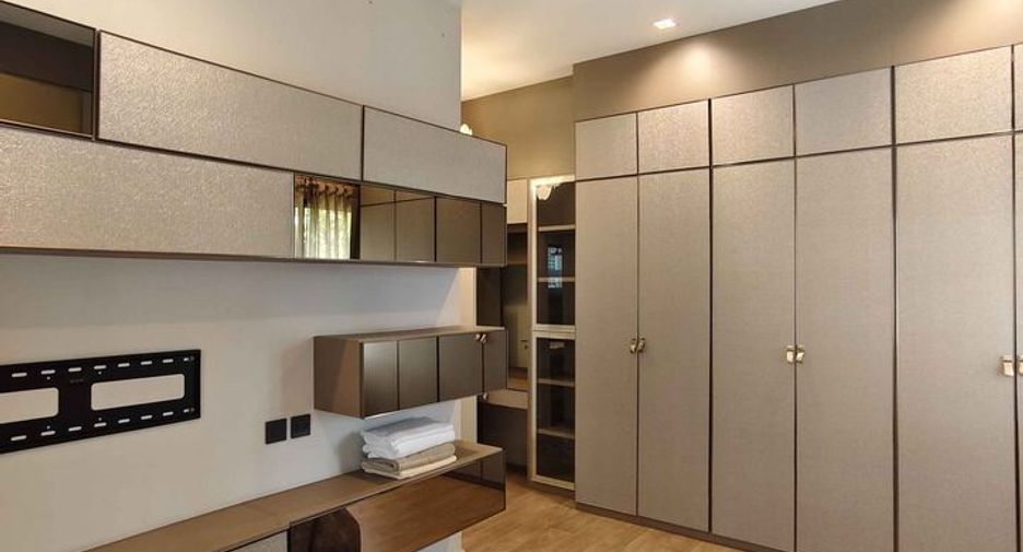 For rent 5 bedrooms house in Saphan Sung, Bangkok