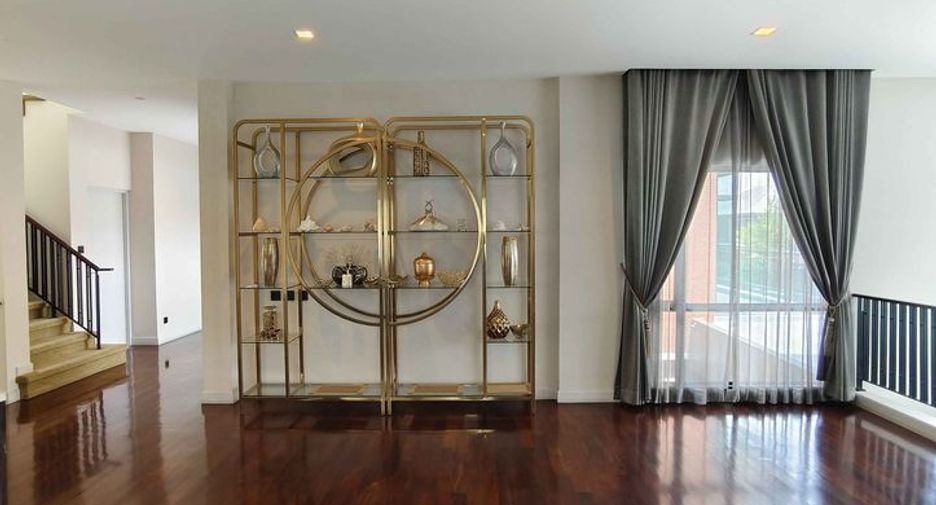 For rent 5 bedrooms house in Saphan Sung, Bangkok