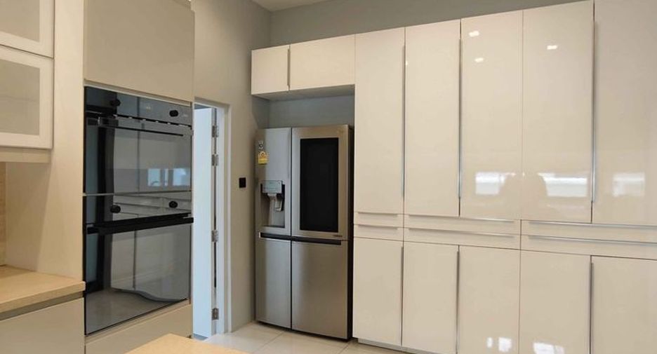 For rent 5 bedrooms house in Saphan Sung, Bangkok