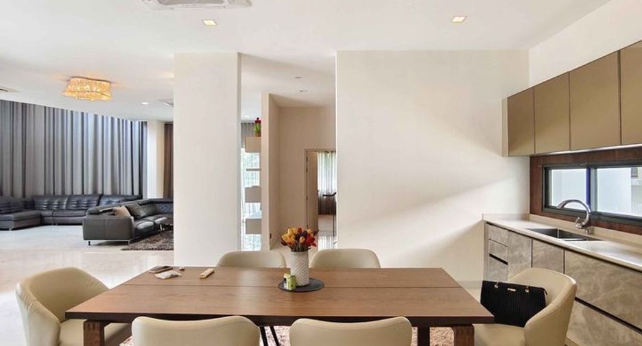 For rent 5 bedrooms house in Saphan Sung, Bangkok