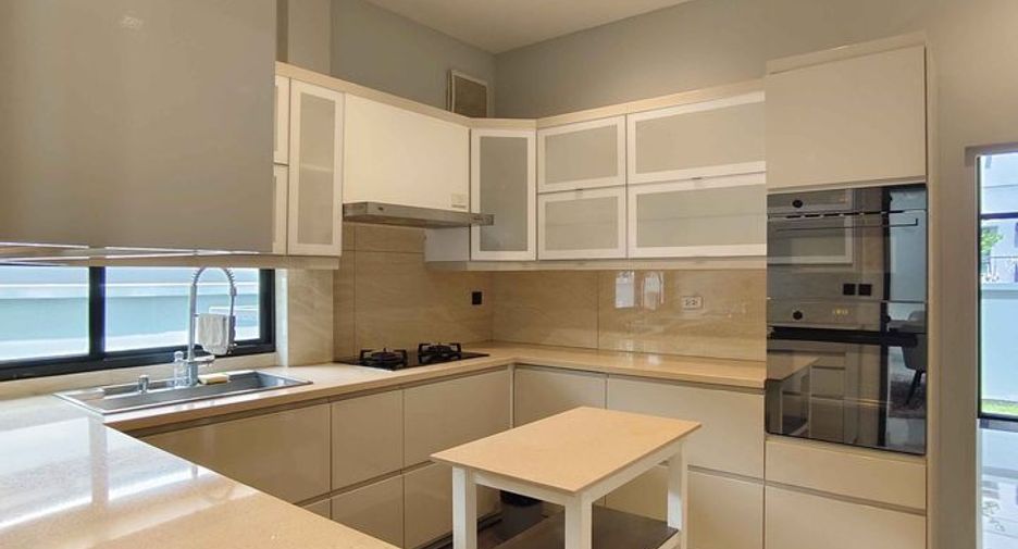 For rent 5 bedrooms house in Saphan Sung, Bangkok